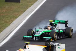 Richie Stanaway, Status Grand Prix, bloquea una rueda