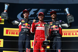 Daniil Kvyat, Red Bull Racing, Sebastian Vettel, Ferrari e Daniel Ricciardo, Red Bull Racing