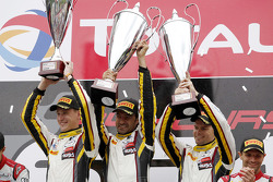 Podium : les vainqueurs Markus Palttala, Nicky Catsburg, Lucas Luhr, Marc VDS Racing Team