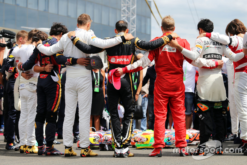 Les pilotes rendent hommage à Jules Bianchi sur la grille