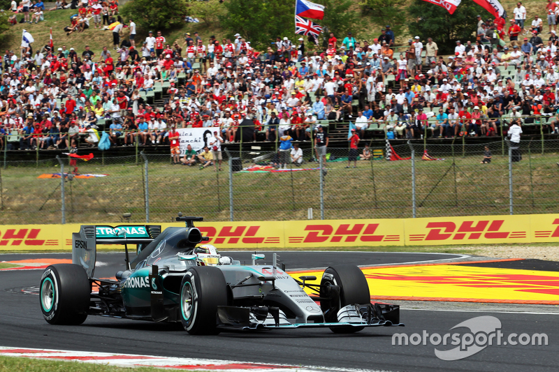 1.-Hamilton inmejorable en la clasificación