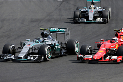 Нико Росберг, Mercedes AMG F1 Team и Кими Райкконен, Scuderia Ferrari