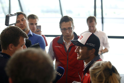 Тимо Шайдер, Audi Sport Team Phoenix Audi RS 5 DTM общается со СМИ после гонки