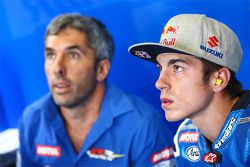 Maverick Viñales, Team Suzuki MotoGP, et Jose Manuel Cazeaux, son ingénieur