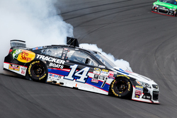 Tony Stewart, Stewart-Haas Racing Chevrolet in trouble