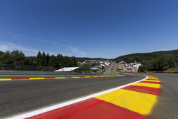 Una vista de Eau Rouge