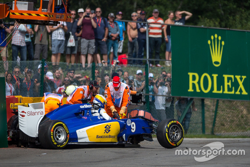 Marcus Ericsson, Sauber C34 crashed in the second practice session