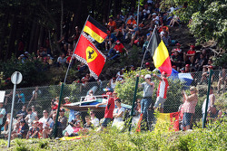 Des fans avec des drapeaux pour Sebastian Vettel, Ferrari