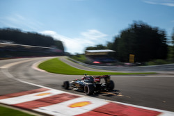 Romain Grosjean, Lotus F1 E23 envoie des étincelles