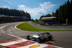 Lewis Hamilton, Mercedes AMG F1 W06 sacando chispas