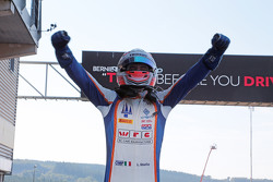 Le vainqueur Luca Ghiotto, Trident