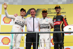 Le vainqueur Lewis Hamilton, Mercedes AMG F1, le deuxième, Nico Rosberg, Mercedes AMG F1 et le troisième, Romain Grosjean, Lotus F1 E23