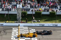 Ryan Hunter-Reay, Andretti Autosport Honda et Josef Newgarden, CFH Racing Chevrolet