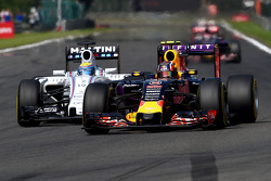 Daniil Kvyat, Red Bull Racing RB11 e Felipe Massa, Williams FW37
