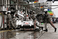 #17 Porsche Team Porsche 919 Hybrid: Timo Bernhard, Mark Webber, Brendon Hartley