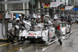 #17 Porsche Team Porsche 919 Hybrid : Timo Bernhard, Mark Webber, Brendon Hartley