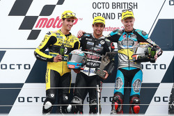 Podium : le deuxième, Alex Rins, Paginas Amarillas HP 40, le vainqueur Johann Zarco, Ajo Motorsport, et le troisième, Tito Rabat, Estrella Galicia 0,0 Marc VDS
