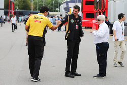 Федерико Гастальди, заместитель руководителя Lotus F1 Team, Херби Блаш, делегат FIA и работник Renau