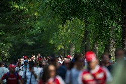 Fans in het park