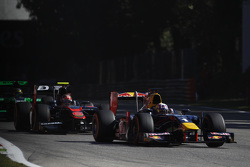 Пьер Гасли, DAMS едет впереди Нобухару Мацушиты, ART Grand Prix
