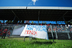 Una pancarta para Bernie Ecclestone