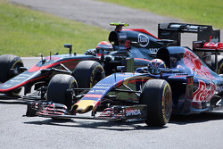 Max Verstappen, Scuderia Toro Rosso STR10 and Jenson Button, McLaren MP4-30 battle for position