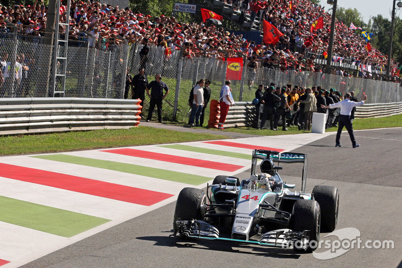 Ganador de la carrera Lewis Hamilton, de Mercedes AMG F1 W06