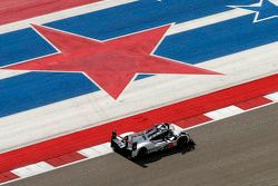 #17 Porsche Team Porsche 919 Hybrid: Timo Bernhard, Mark Webber, Brendon Hartley