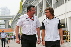Eric Boullier, Directeur Sportif McLaren avec Fernando Alonso, McLaren