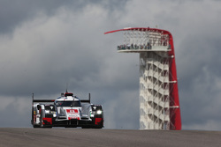 #8 Audi Sport Team Joest Audi R18 e-tron quattro: Lucas di Grassi, Loic Duval, Oliver Jarvis
