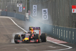 Даниил Квят, Red Bull Racing RB11 блокирует колеса на торможении