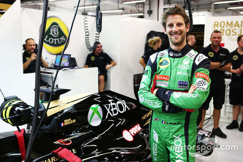 Romain Grosjean, Lotus F1 Team in Xbox overalls