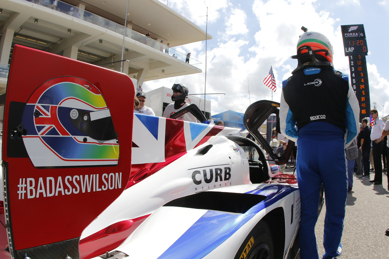 Justin Wilson esquema de pintura homenaje en # 60 Michael Shank Racing con Curb / Agajanian Ligier JS P2 Honda: John Pew, Oswaldo Negri Jr.