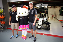 Sergio Perez, Sahara Force India F1 et Nico Hulkenberg, Sahara Force India F1 avec Hello Kitty