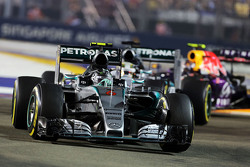 Nico Rosberg, Mercedes AMG F1 W06 devant son équipier Lewis Hamilton, Mercedes AMG F1 W06