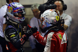 Le vainqueur Sebastian Vettel, Ferrari fête sa victoire dans le Parc Fermé avec le deuxième, Daniel Ricciardo, Red Bull Racing