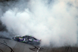 Il vincitore Denny Hamlin, Joe Gibbs Racing Toyota