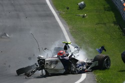 Роберт Кубіца, BMW Sauber F1 Team, F1.07, розбиває машину дуже сильно в гонці