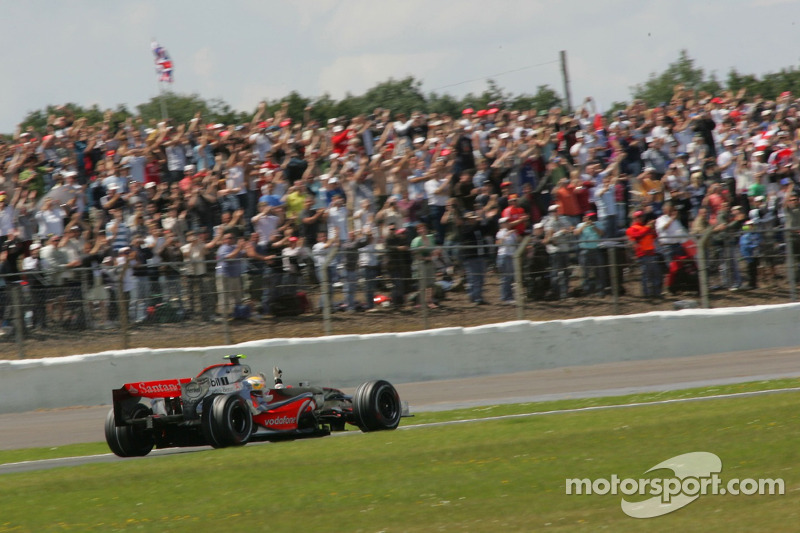 Pole-positie: Lewis Hamilton, McLaren Mercedes, MP4-22