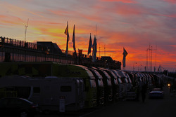 Coucher de soleil sur le paddock de Brno