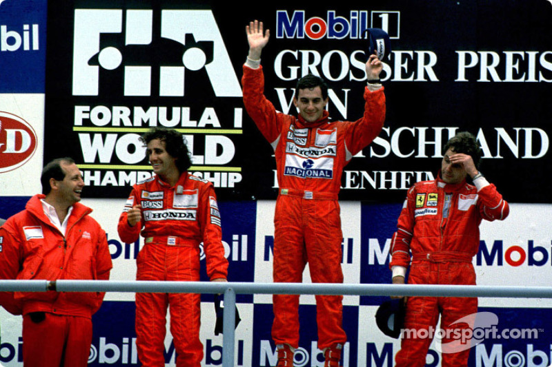 Podium : le vainqueur Ayrton Senna avec Alain Prost et Gerhard Berger