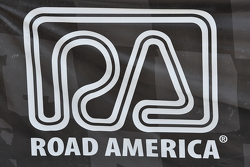 Un panneau Road America