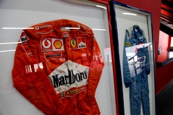Macacões de pilotos de F1 exibidos no Speedland