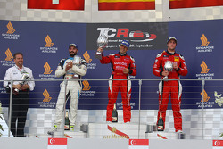 Podium 2. Rennen: 1. Jordi Gene, SEAT Leon, Team Craft-Bamboo LUKOIL; 2. Stefano Comini, SEAT Leon,