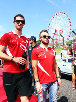 Alexander Rossi, Manor F1 Team and team mate Will Stevens, Manor F1 Team on the drivers parade
