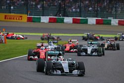 Lewis Hamilton, Mercedes AMG F1 W06 al comando alla partenza della gara