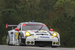 #912 Porsche Team North America Porsche 911 RSR: Jörg Bergmeister, Earl Bamber, Frédéric Makowiecki