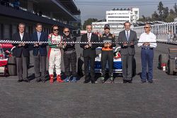 (Izq a Der) Alejandro Soberón Director de CIE, Emerson Fittipaldi, Héctor Rebaque,Miguel Angel Mance