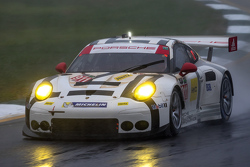 Патрик Пиле, Рихард Лиц и Ник Тэнди, Porsche 911 RSR