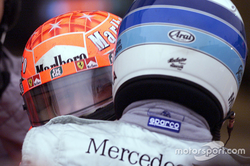 Yarış galibi ve 2000 Dünya Şampiyonu Michael Schumacher, Ferrari ve Mika Hakkinen, McLaren